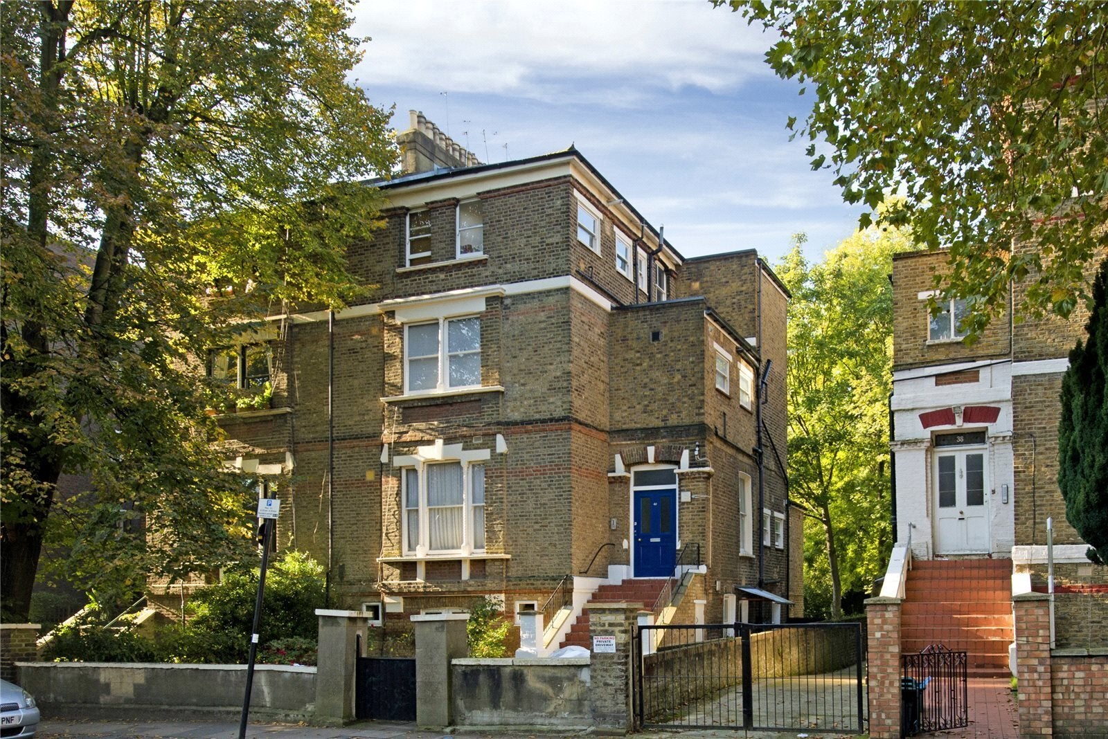 Flat Hillmarton Road in Greater London