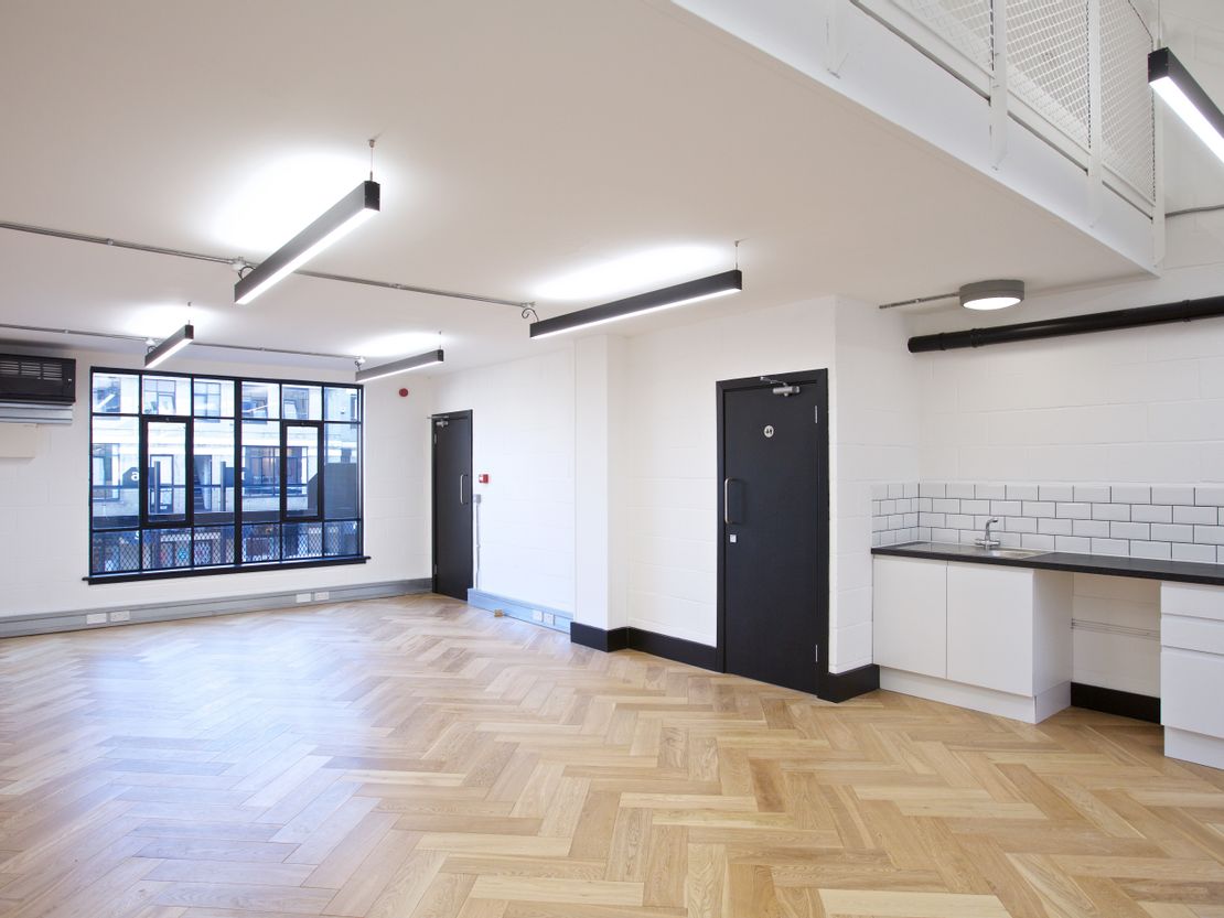 Flat Manchester Road in Greater London