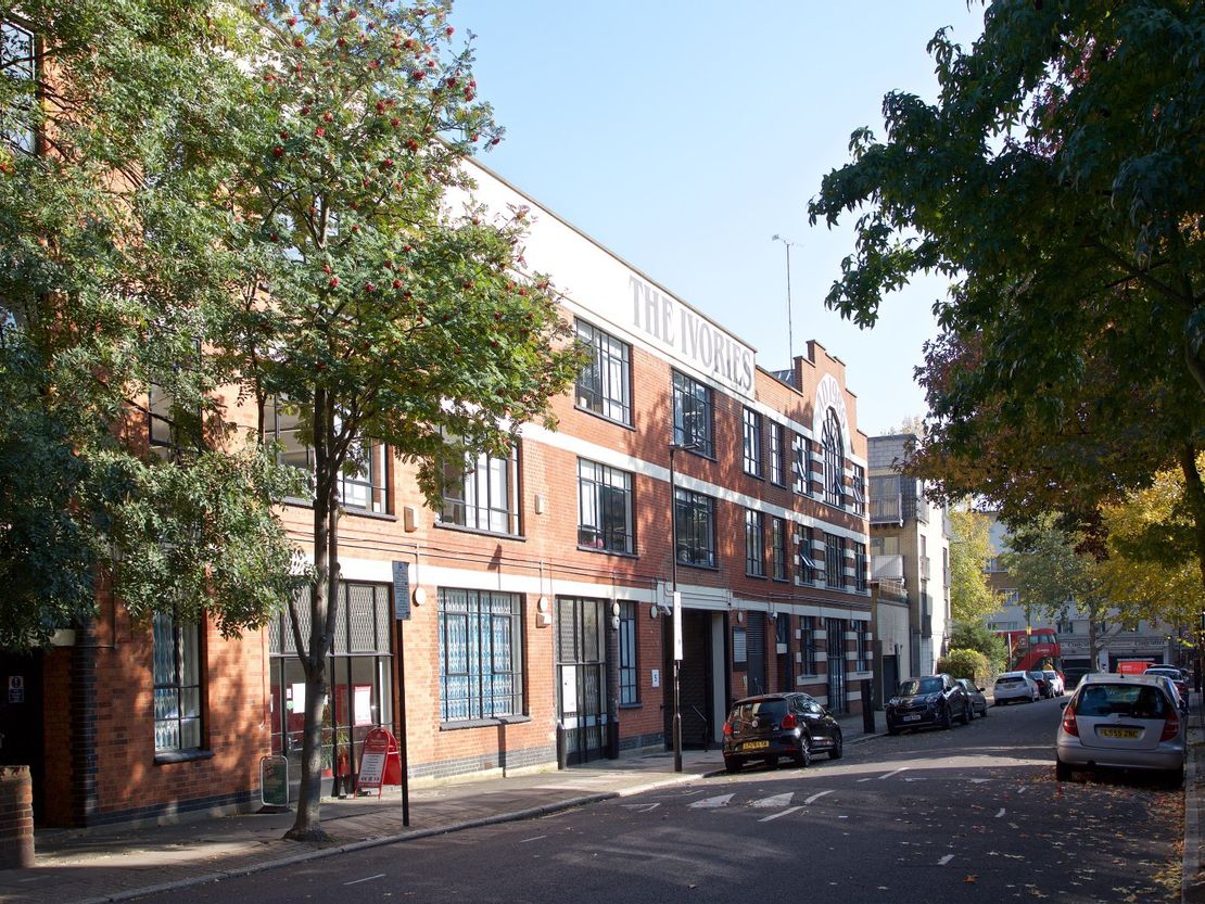 Flat Manchester Road in Greater London