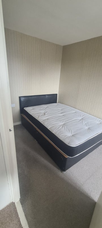 Room Smirthwaite View in Wakefield