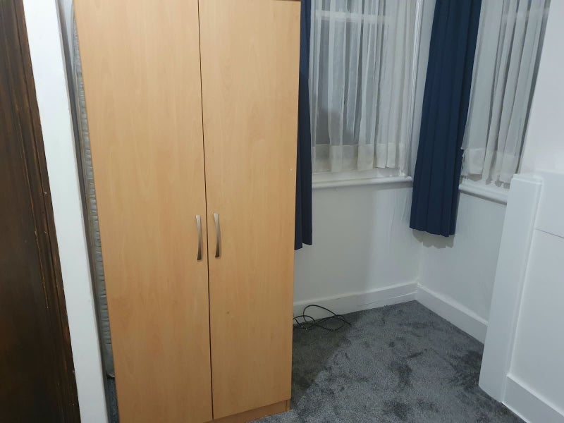 Room Sneyd Road in Greater London