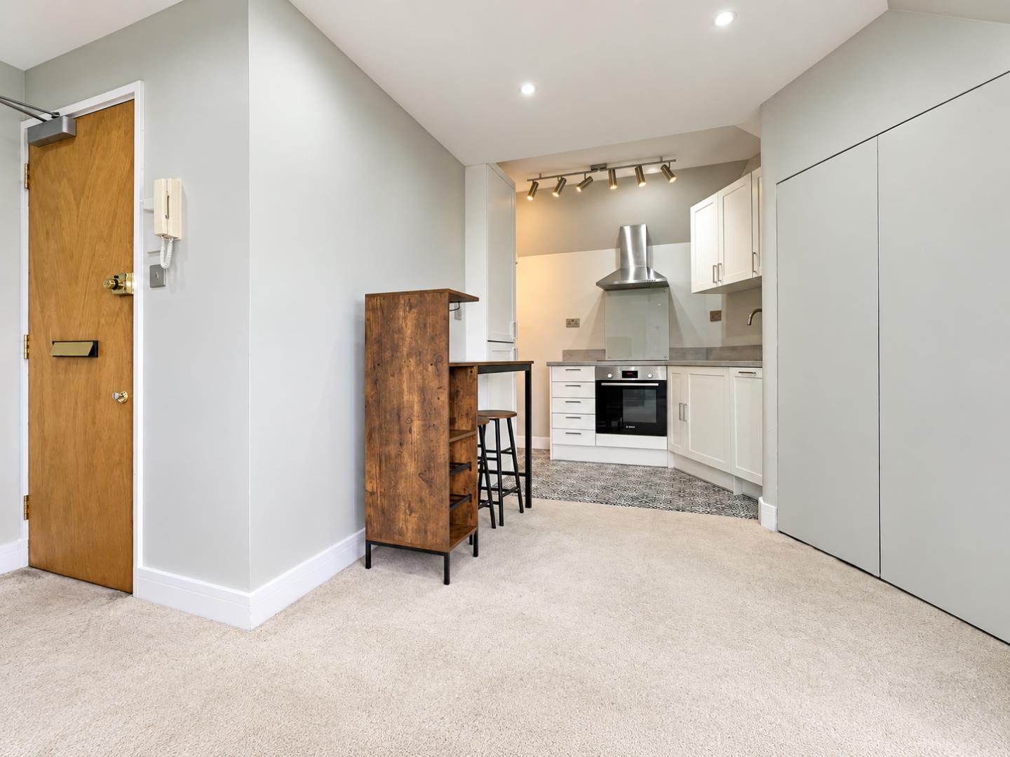 Flat Willesden Lane in Greater London