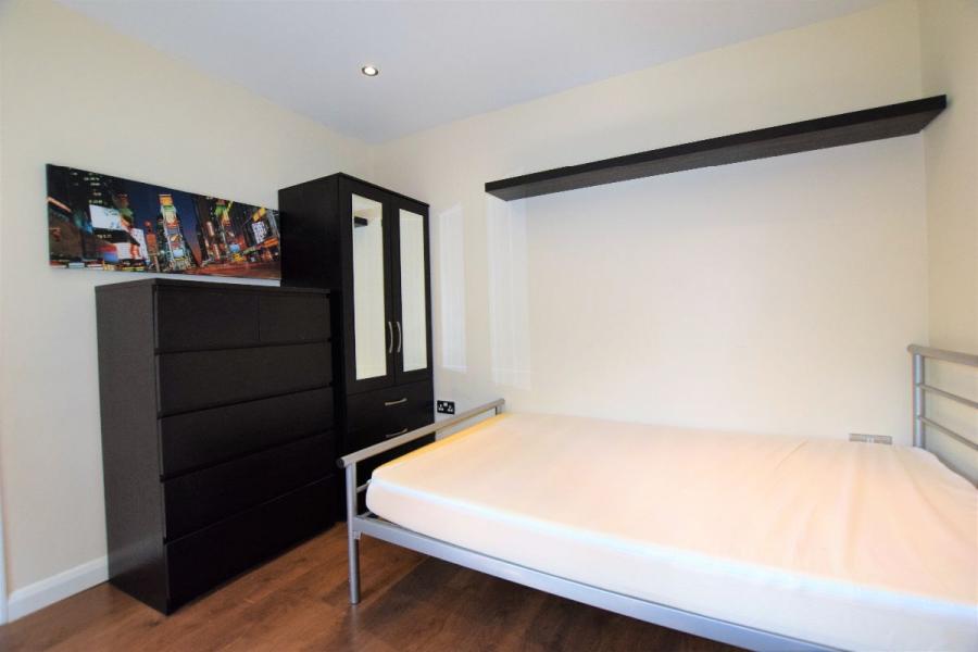 Room Somner Close in Canterbury