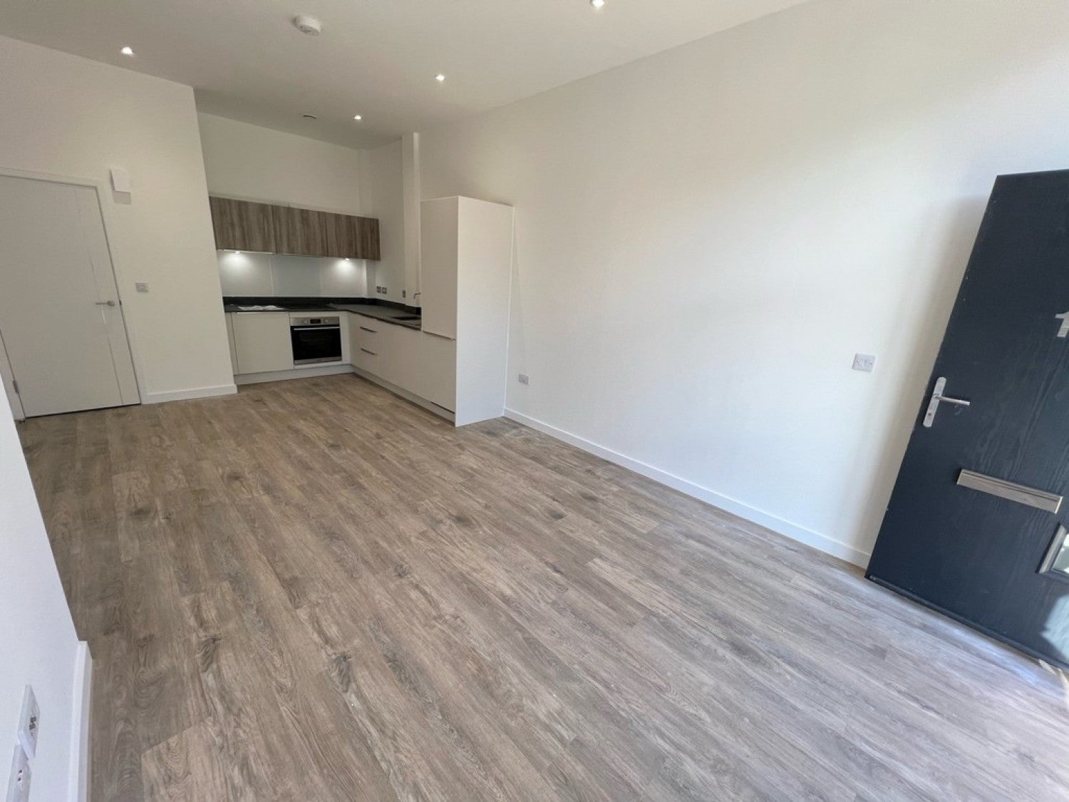 Flat Ashwood Way in Basingstoke and Deane