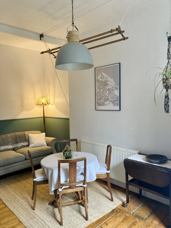 Flat Dalmeny Street in City of Edinburgh