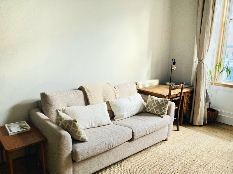 Flat Dalmeny Street in City of Edinburgh