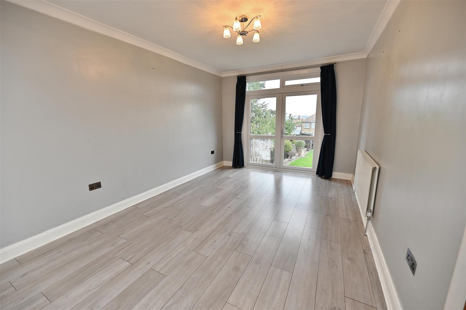 Room Strafford Avenue in Greater London