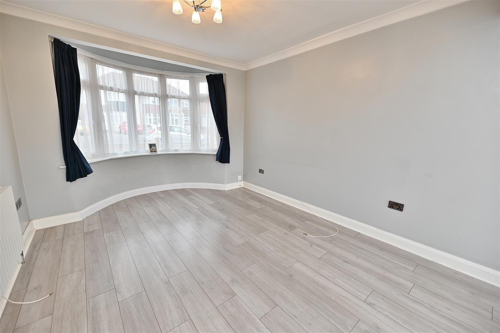 Room Strafford Avenue in Greater London