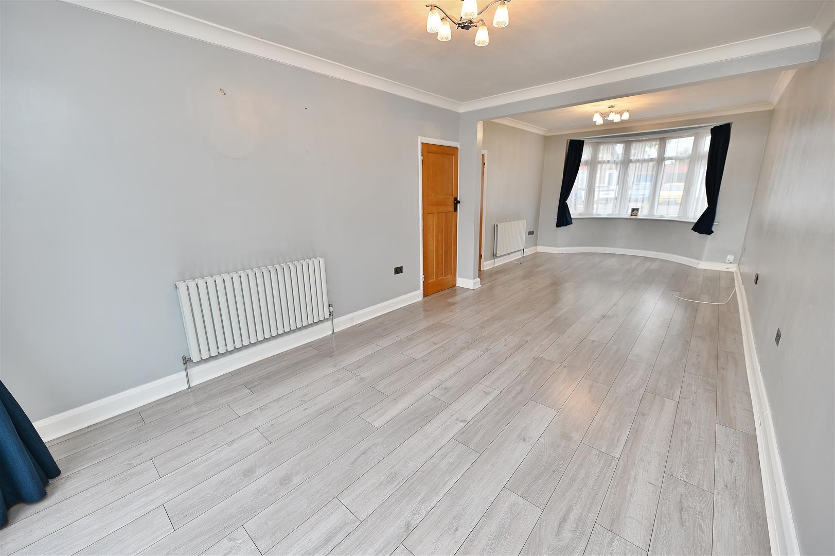 Room Strafford Avenue in Greater London
