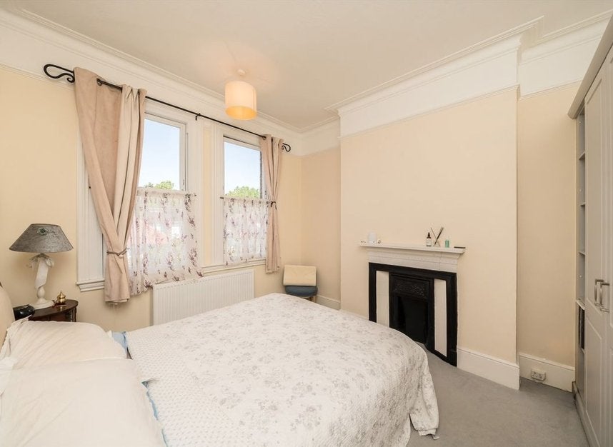 Flat Alwyne Road in Greater London