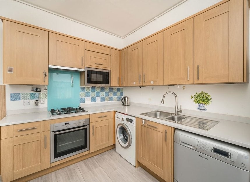 Flat Alwyne Road in Greater London