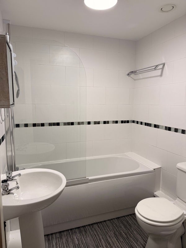 Room Old Warwick Road in Royal Leamington Spa