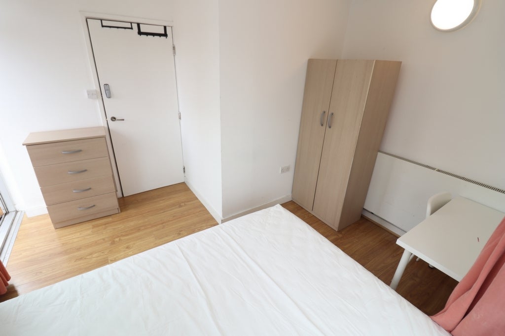 Room Globe Road in Greater London