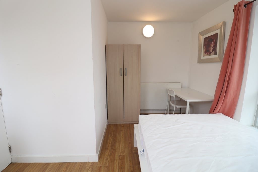 Room Globe Road in Greater London