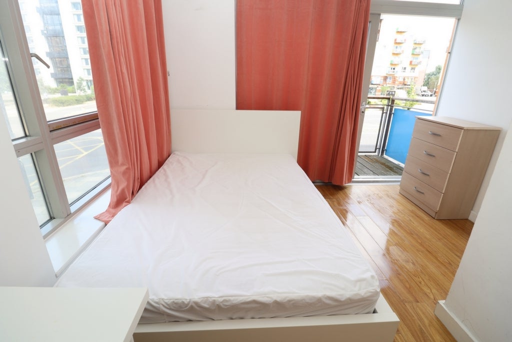 Room Globe Road in Greater London
