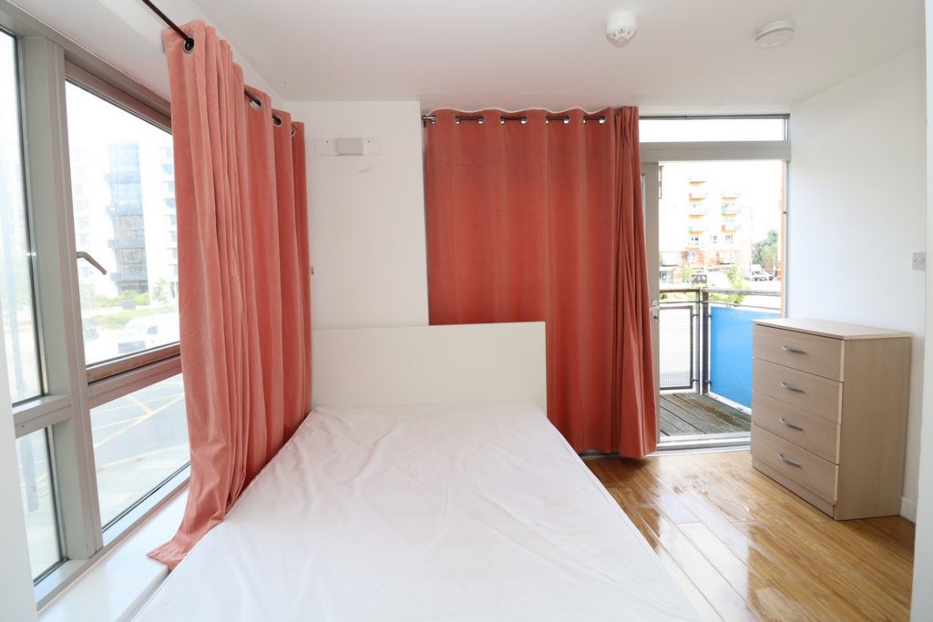 Room Globe Road in Greater London