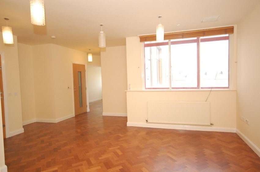Flat Guildhall Road in Northampton