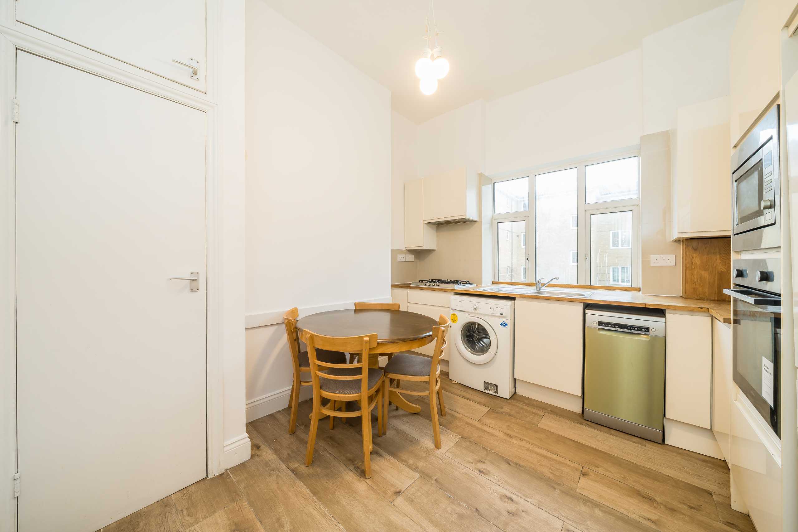 Flat Caledonian Road in Greater London