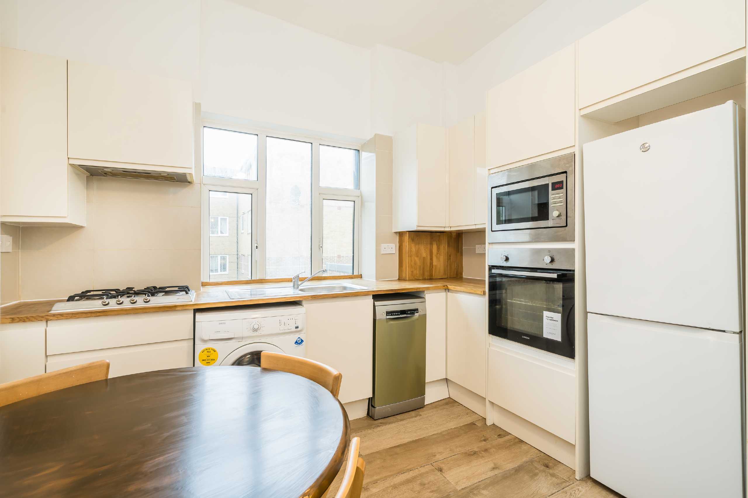 Flat Caledonian Road in Greater London