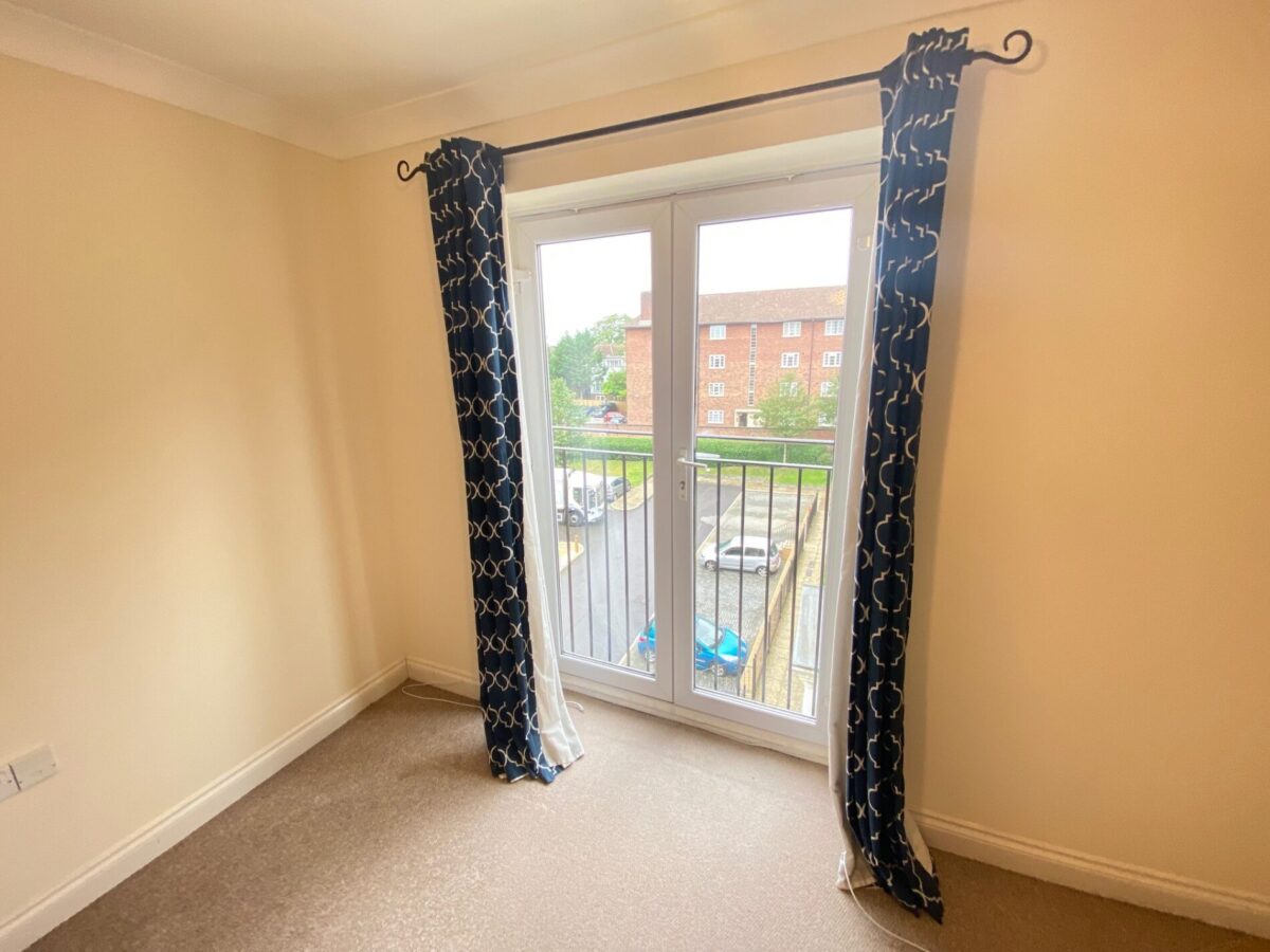 Flat Atherley Court in Southampton