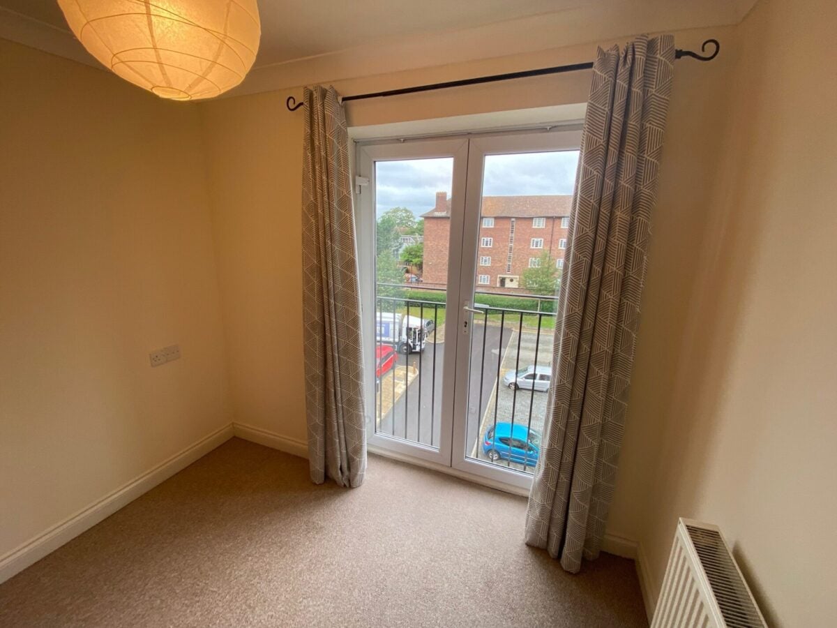 Flat Atherley Court in Southampton