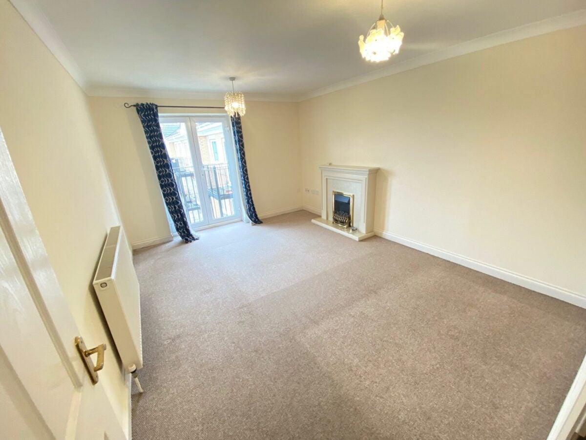 Flat Atherley Court in Southampton
