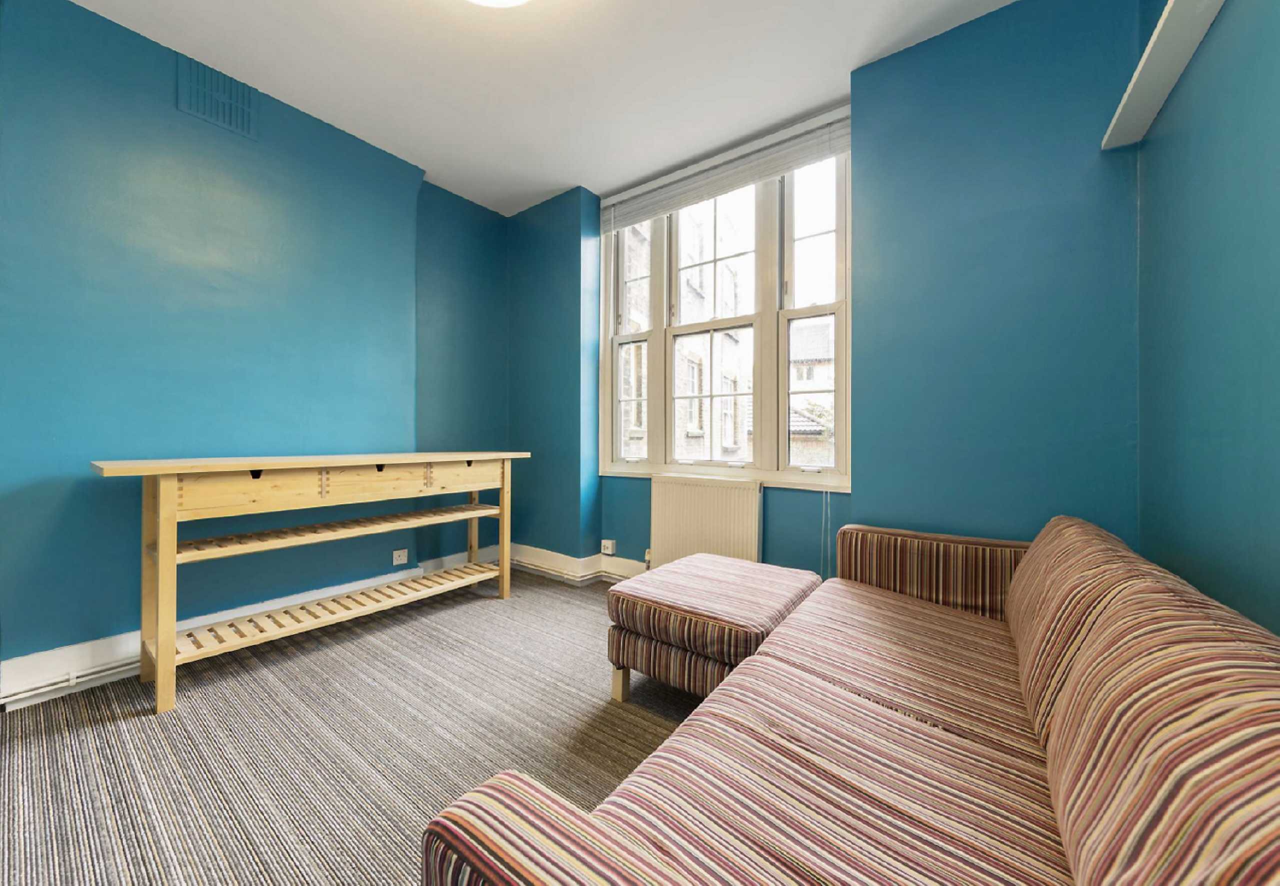 Flat Tooley Street in Greater London