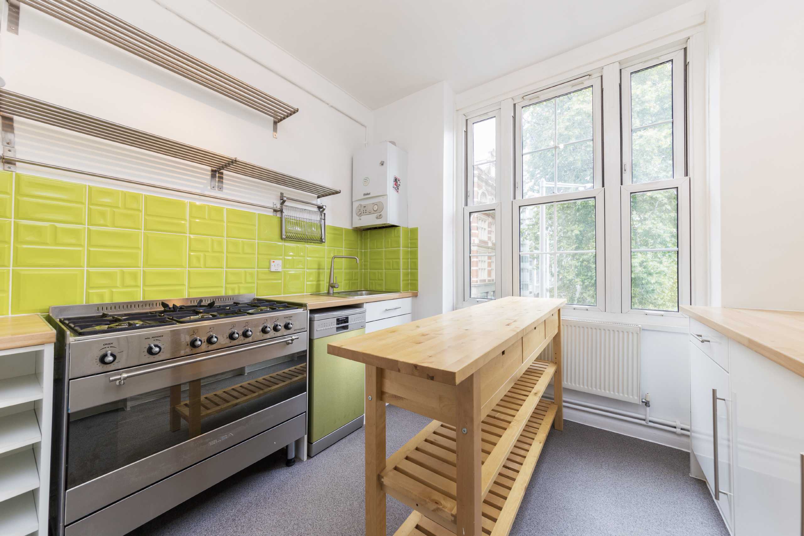 Flat Tooley Street in Greater London