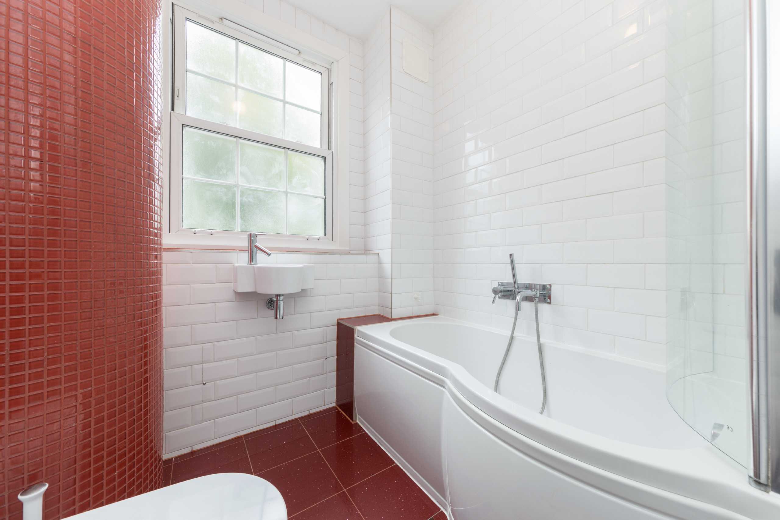 Flat Tooley Street in Greater London