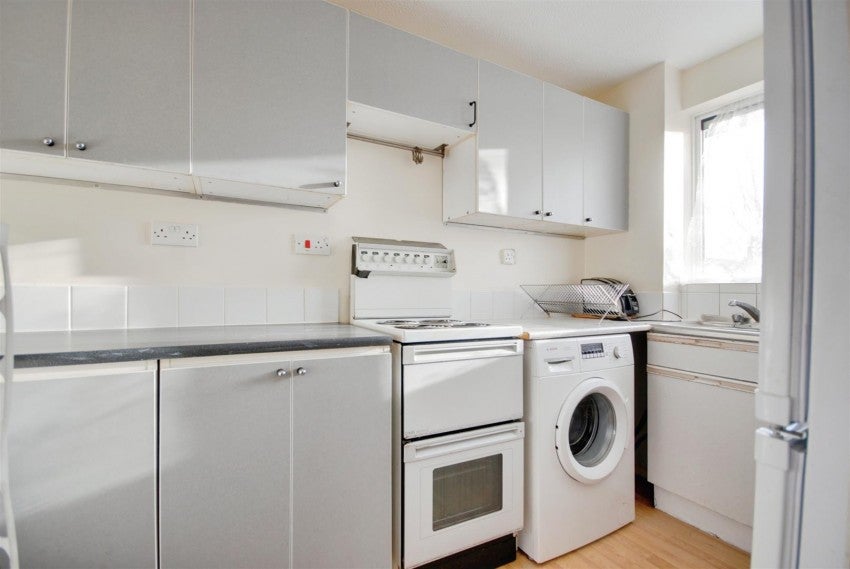 Flat Sandown Road in Watford