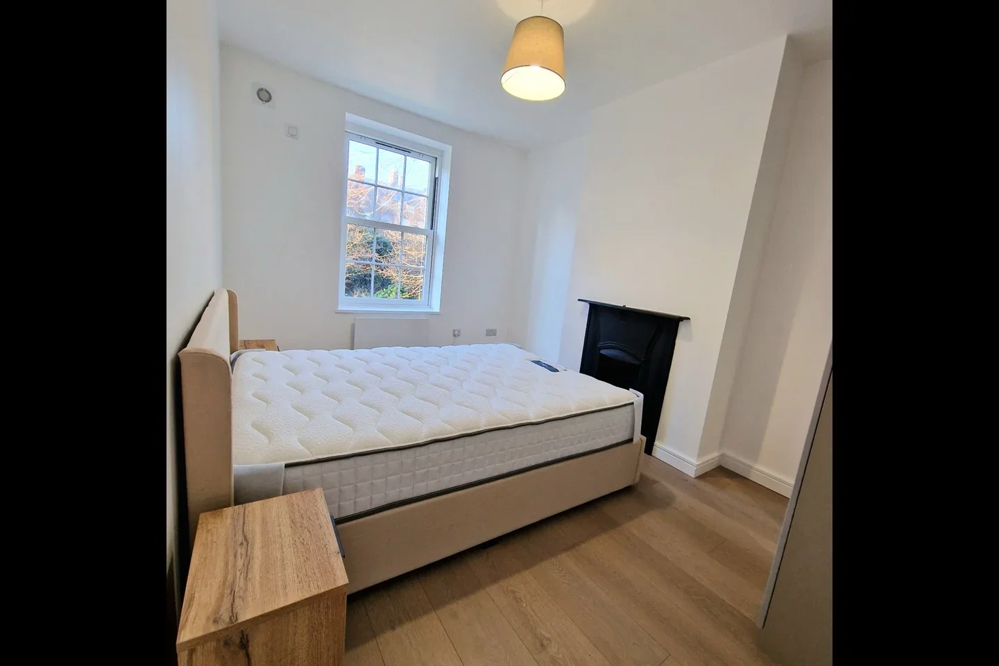 Flat Peckham Park Road in Greater London