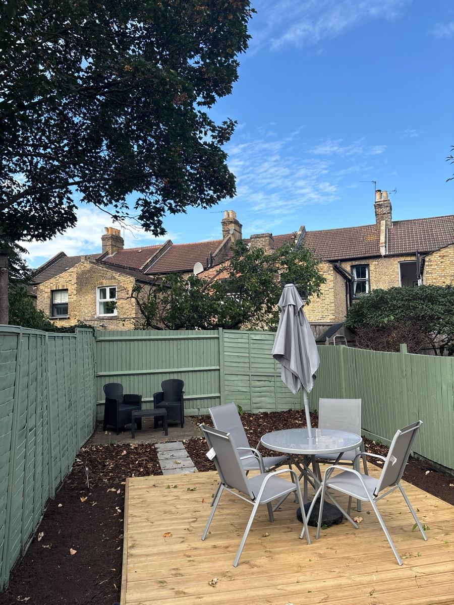 Flat Coleman Road in Greater London