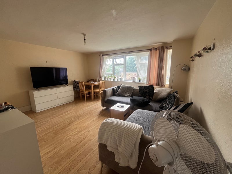 Room Winkfield Road in Greater London