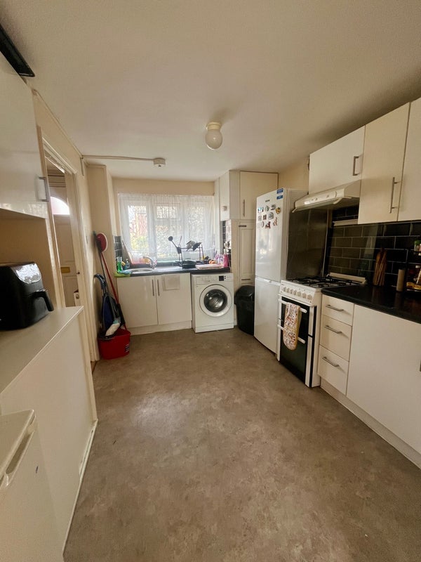 Room Winkfield Road in Greater London