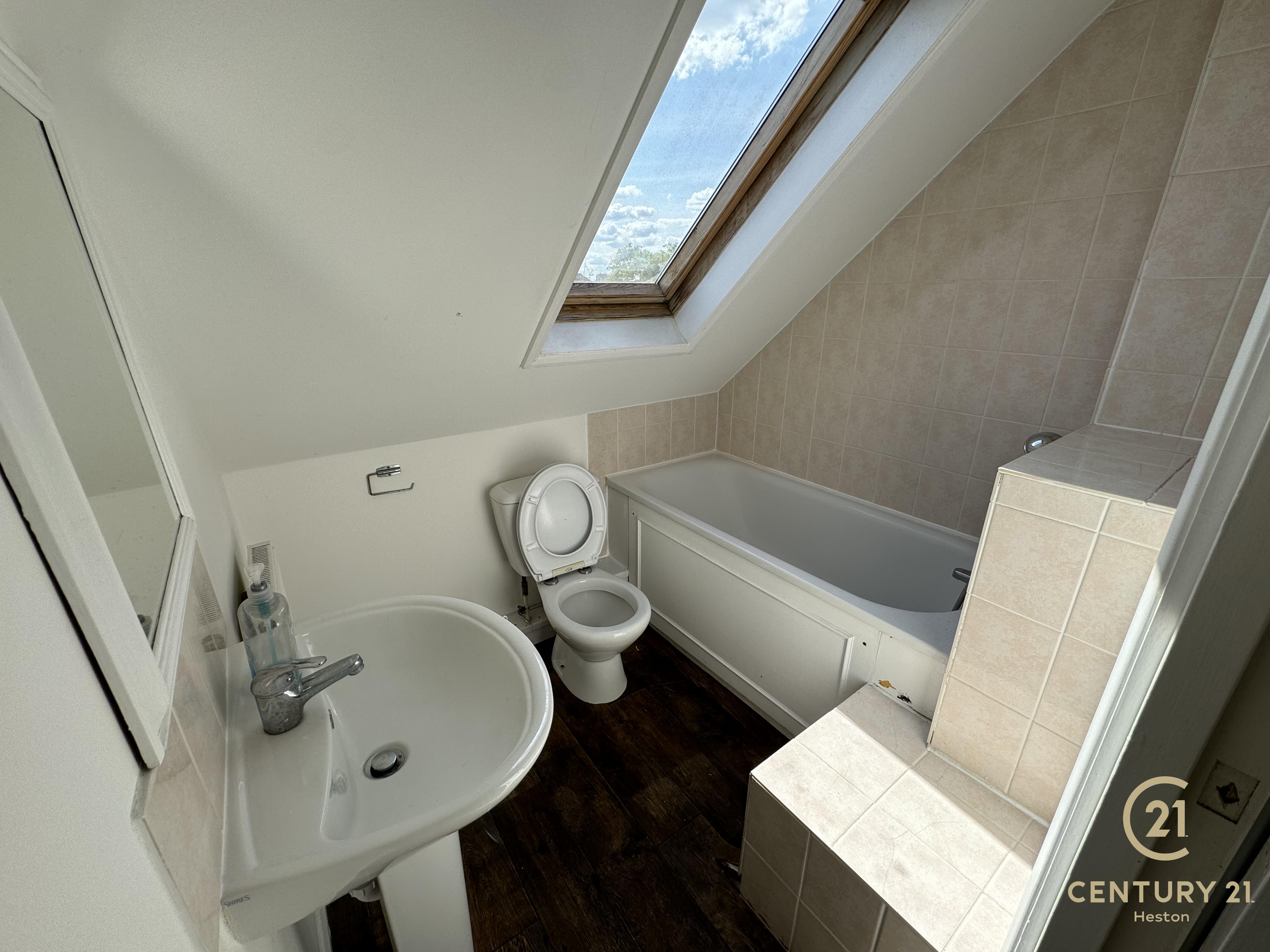 Room Halsway in Greater London