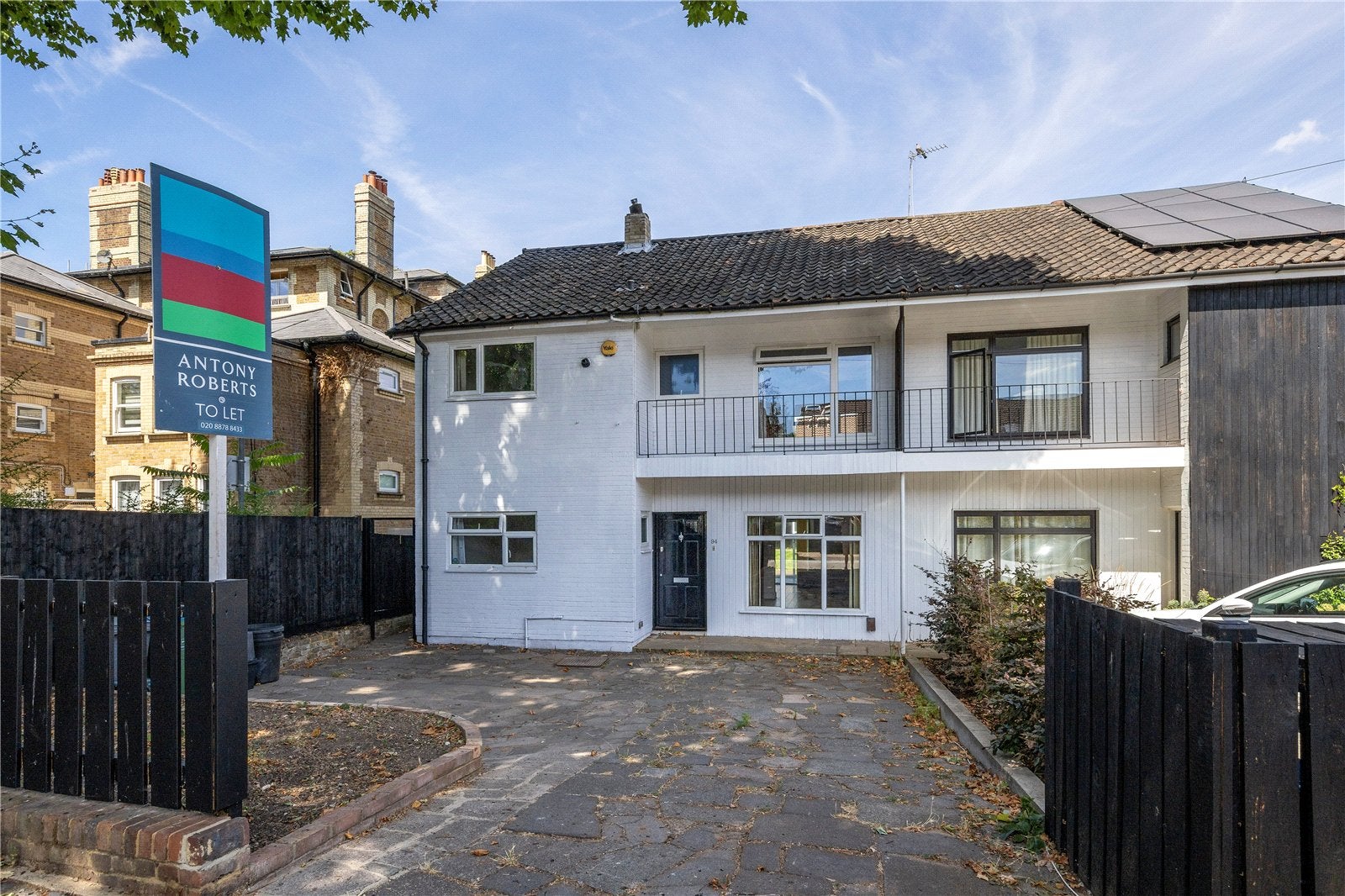 House Temple Sheen Road in Greater London