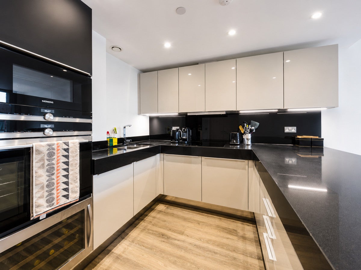 Flat Canter Way in Greater London