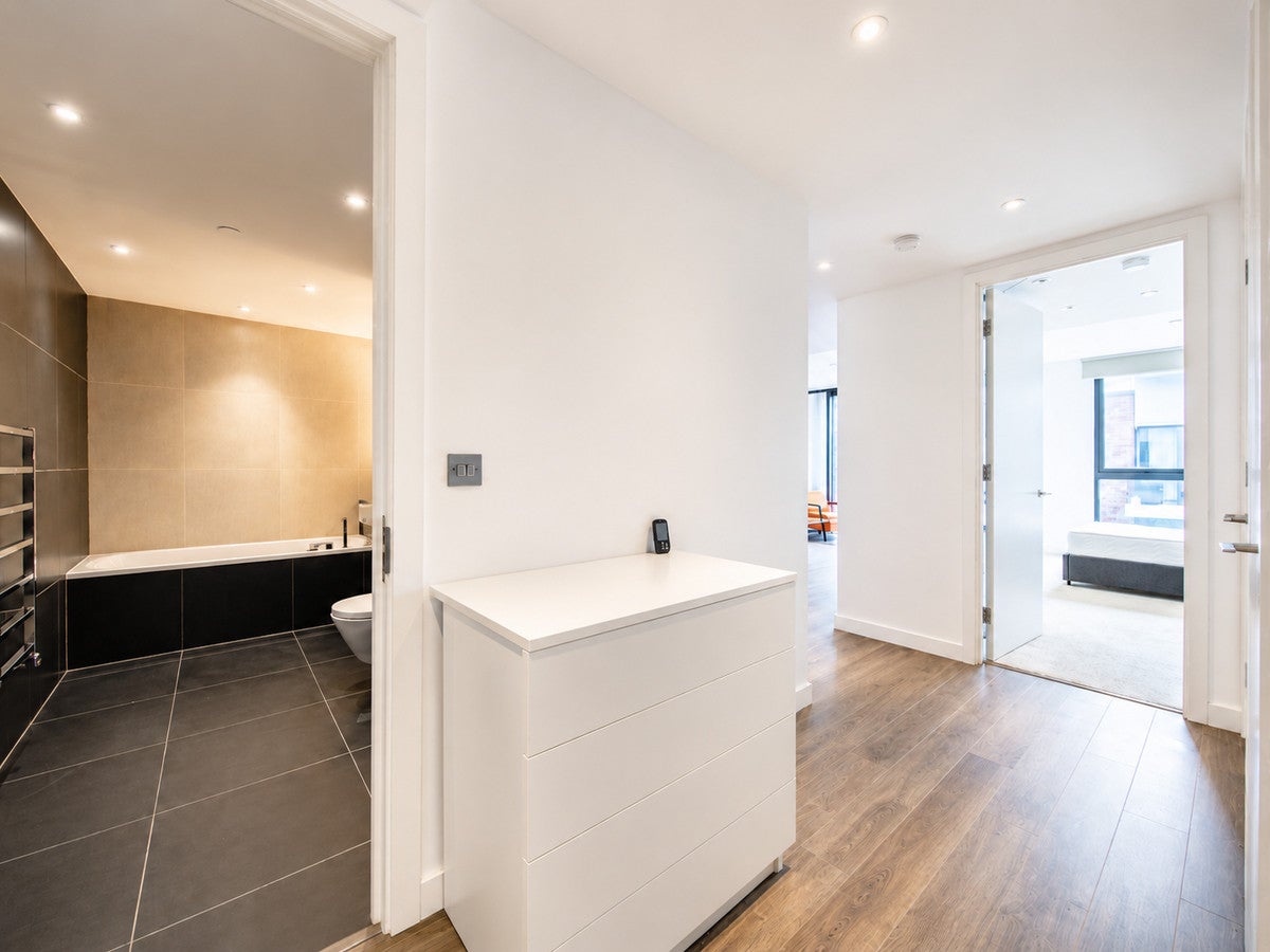Flat Canter Way in Greater London
