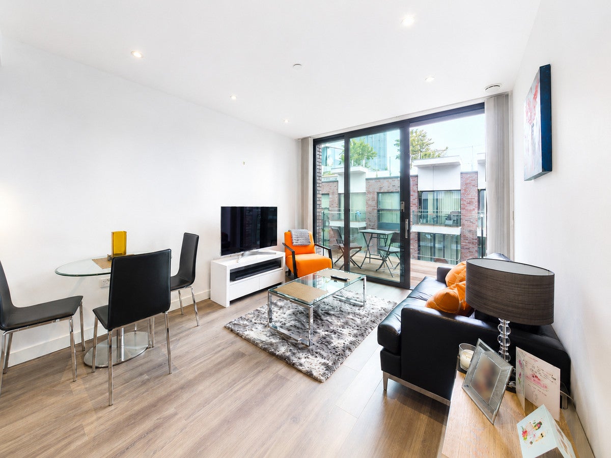 Flat Canter Way in Greater London