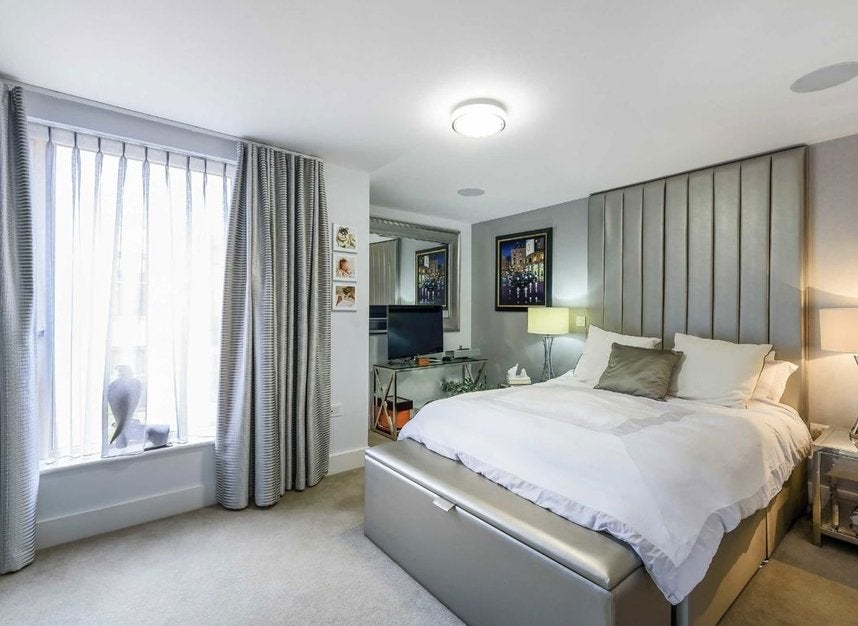 House Vinery Way in Greater London