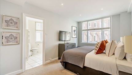 Flat Hill Street in City of Westminster