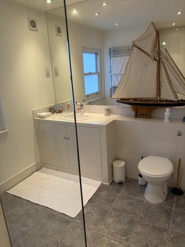 Room Knowsley Road in Greater London