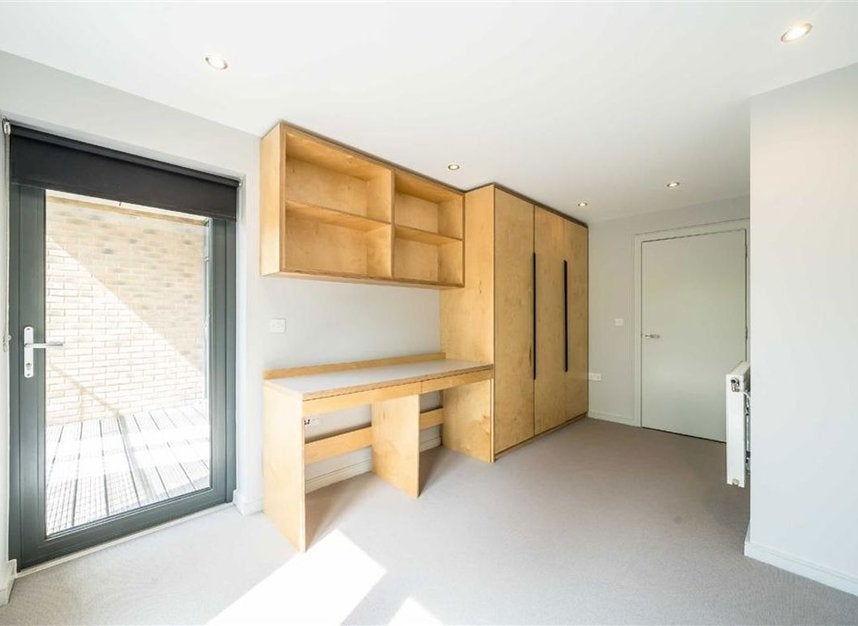 Flat Mostyn Road in Greater London