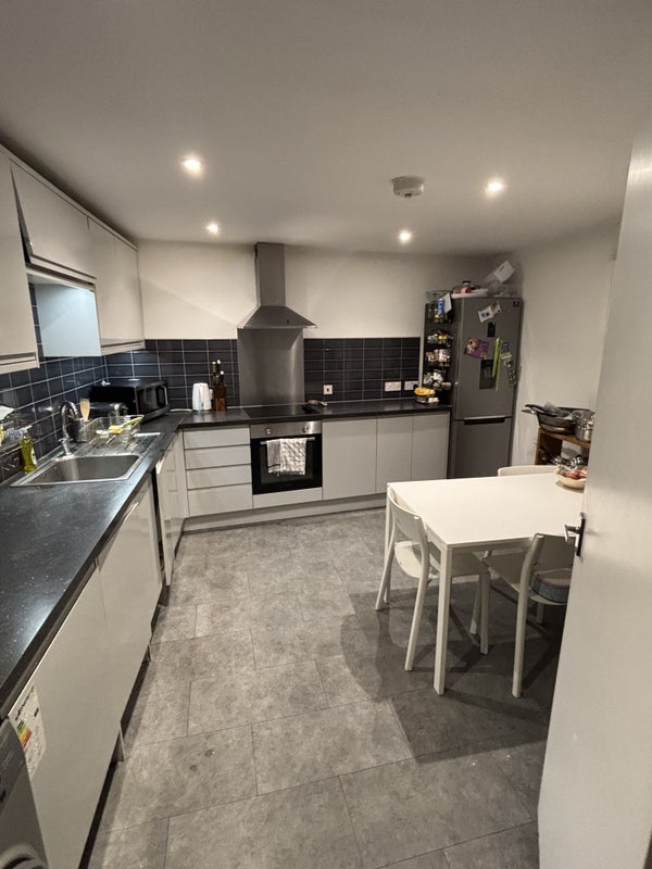 Room Mulkern Road in Greater London