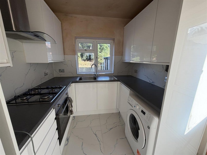 House Lampton Avenue in Greater London