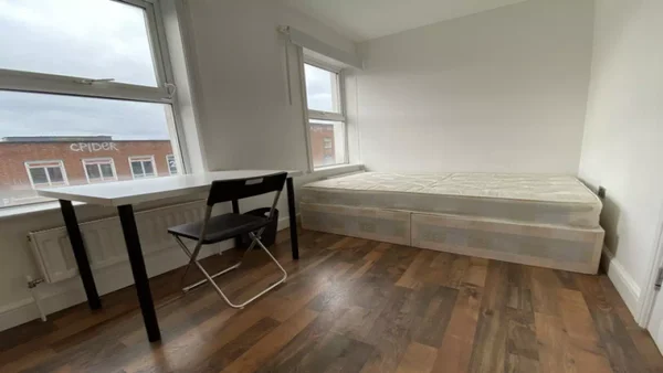 Flat Denmark Hill in London