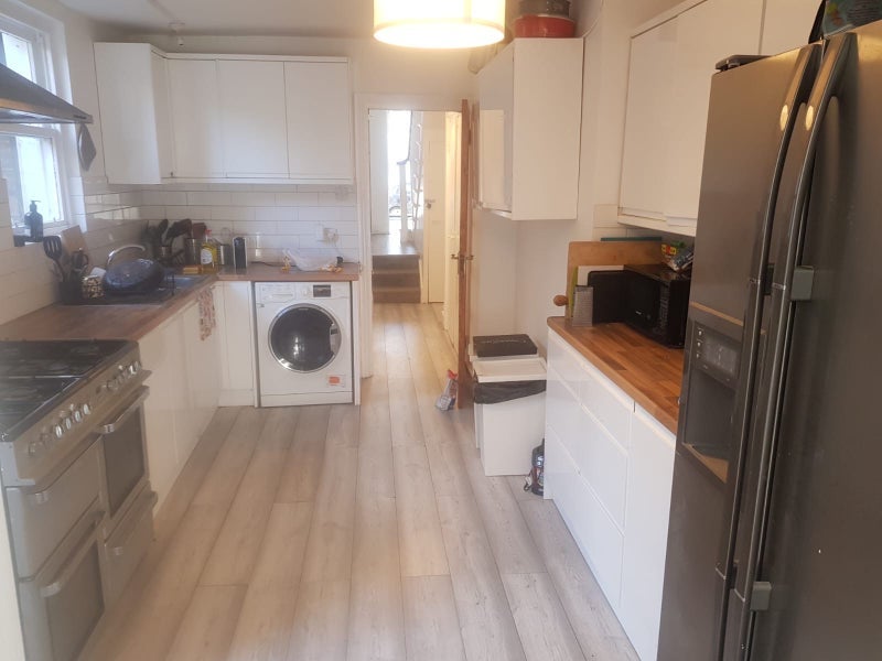 Room Evering Road in Greater London