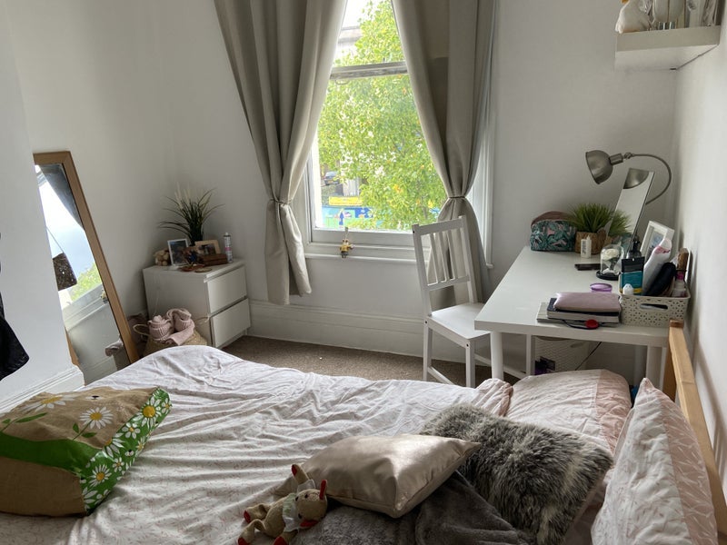 Room Evering Road in Greater London