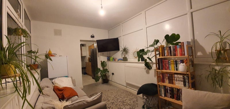 Room Evering Road in Greater London