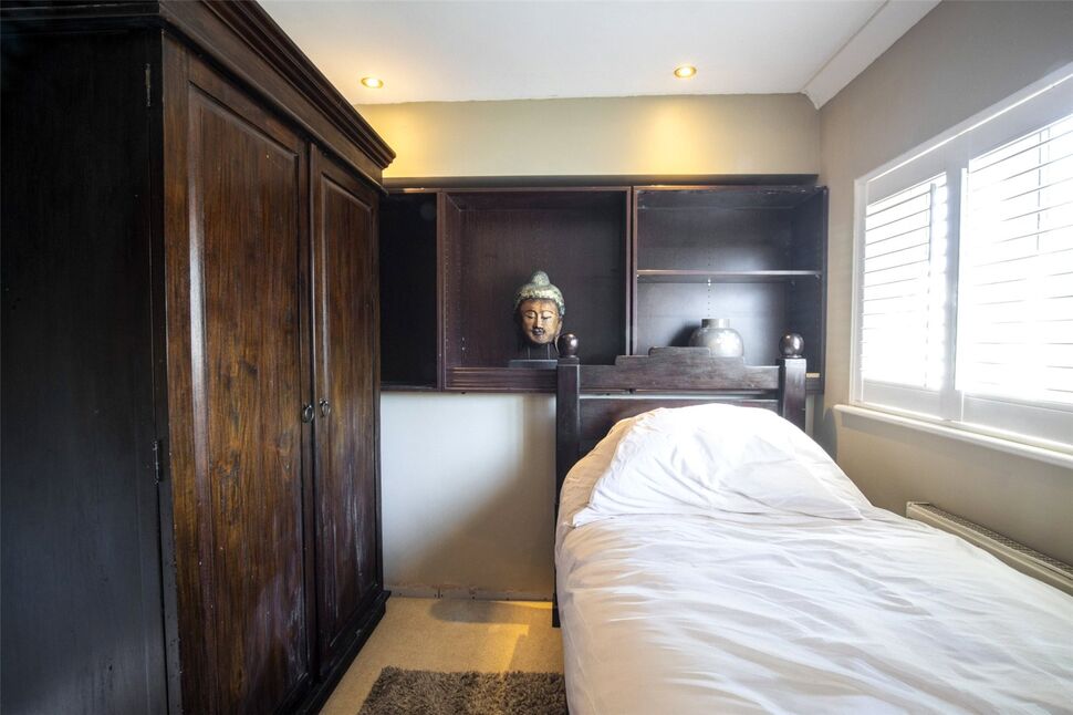Room Oakhurst Rise in Greater London